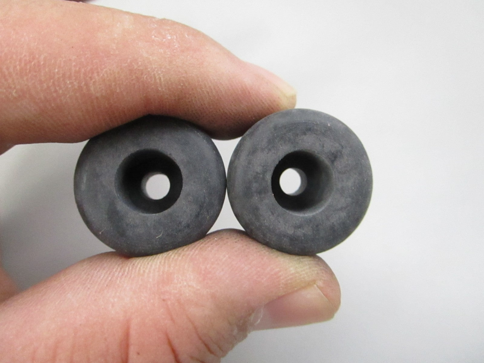 NEW (LOT OF 2) 293830043 Sea-Dog Rubber Stop 0810