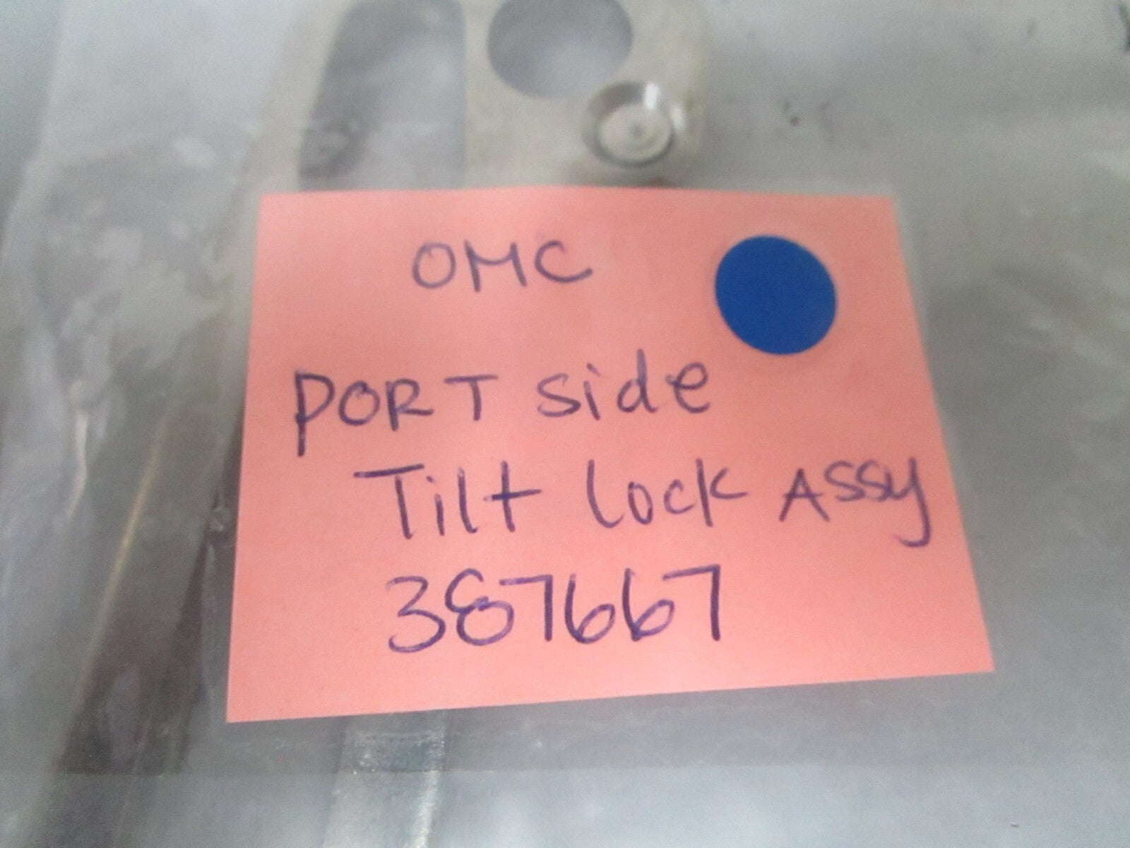 *NEW OEM* 0810 OMC Johnson Evinrude Port Side Tilt Lock Assembly 387667 0387667