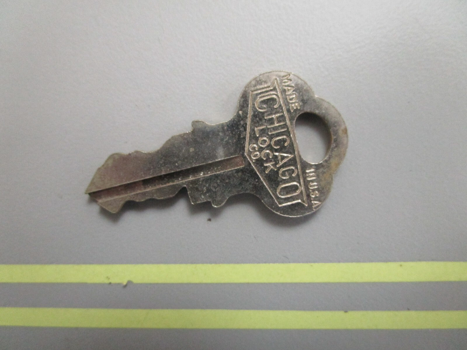 *NEW OEM* 0810 OMC Johnson Evinrude Ignition Key KF77 501592 0501592