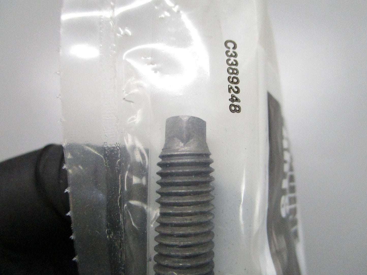 *NEW OEM* 0810 Cummins High Temp Stud 3689587