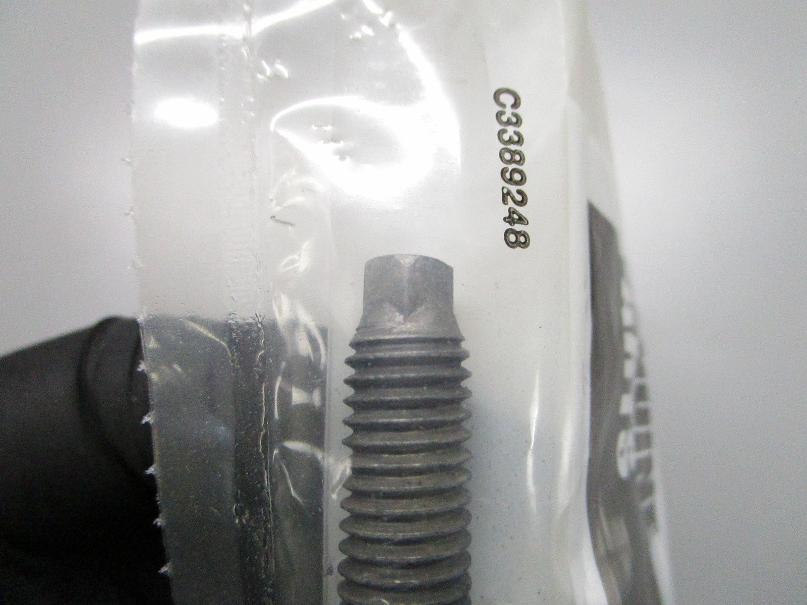 *NEW OEM* 0810 Cummins High Temp Stud 3689587