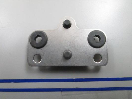 *NEW OEM* 0810 OMC Johnson Evinrude Bracket & Grommet 586804 0586804