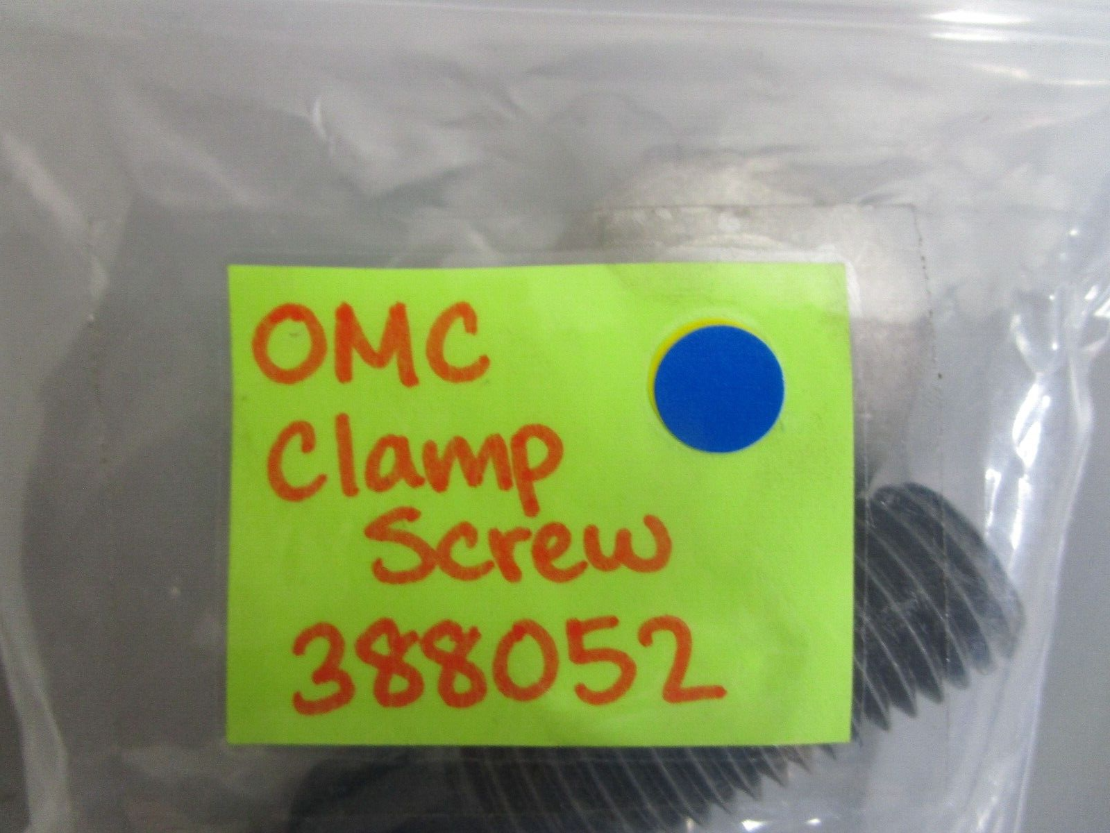 *NEW OEM* 0770 OMC Johnson Evinrude Clamp Screw 388052 0388052