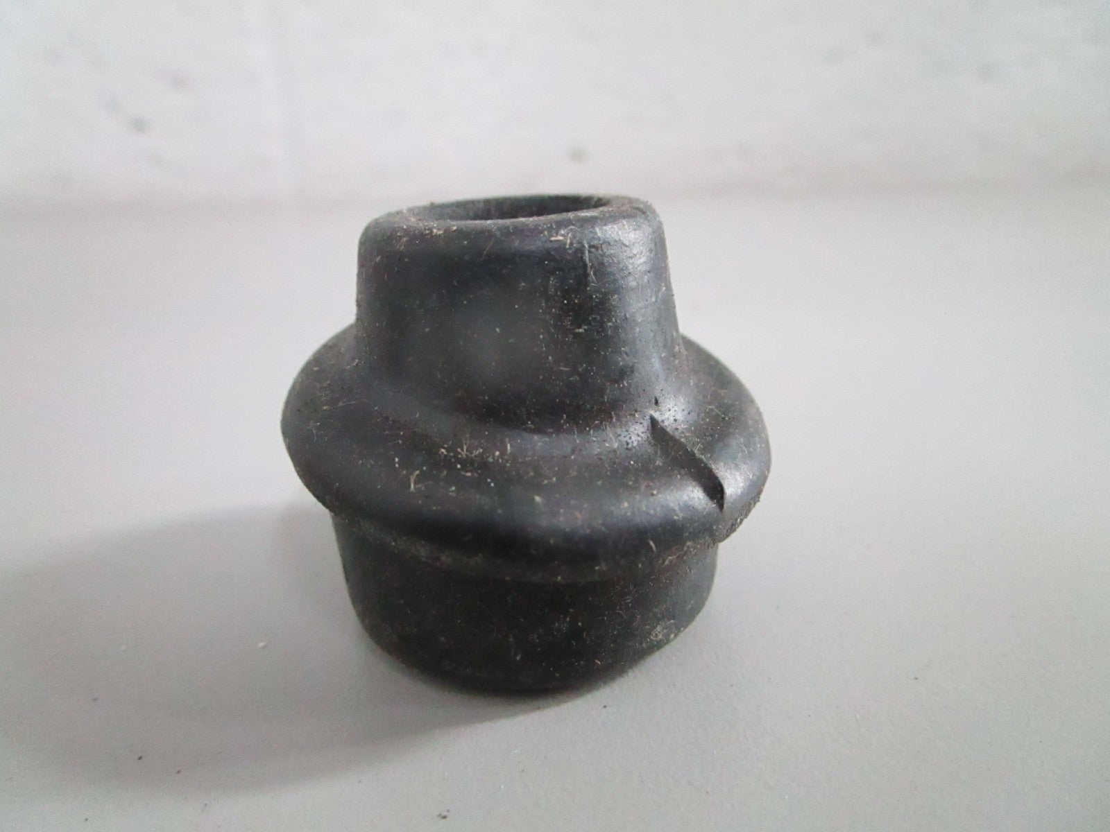 NEW OEM 11110033163 0033163 BMW Rubber Push Rod Grommet 0820