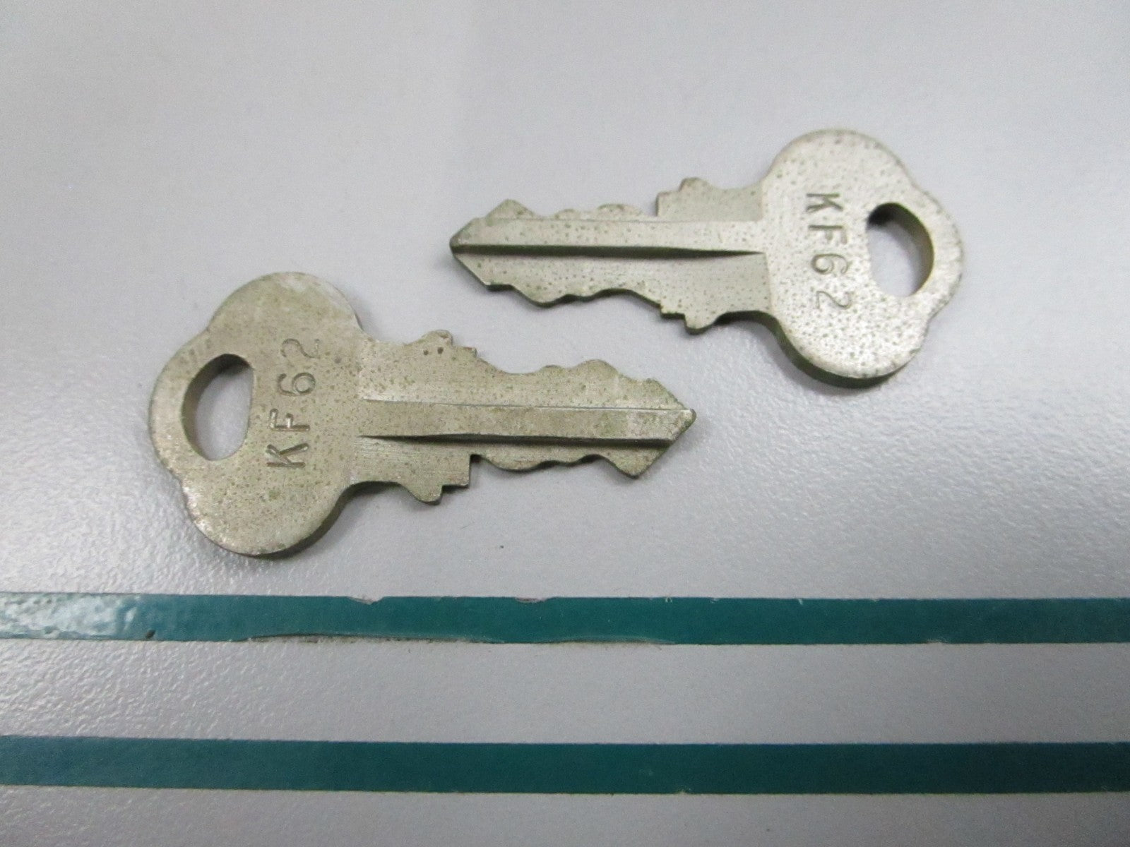 NEW OEM (LOT OF 2) 501577 0501577 OMC Johnson Evinrude KF62 Ignition Key 0810