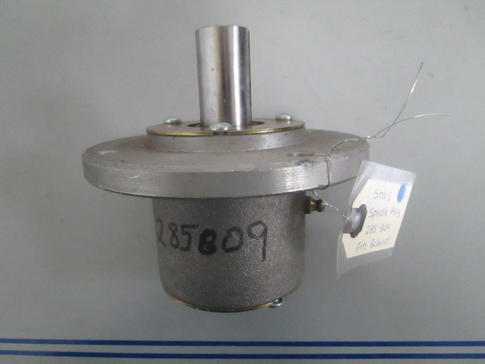 *NEW* 0820 Stens Spindle Assy 285-809 Fits Bobcat