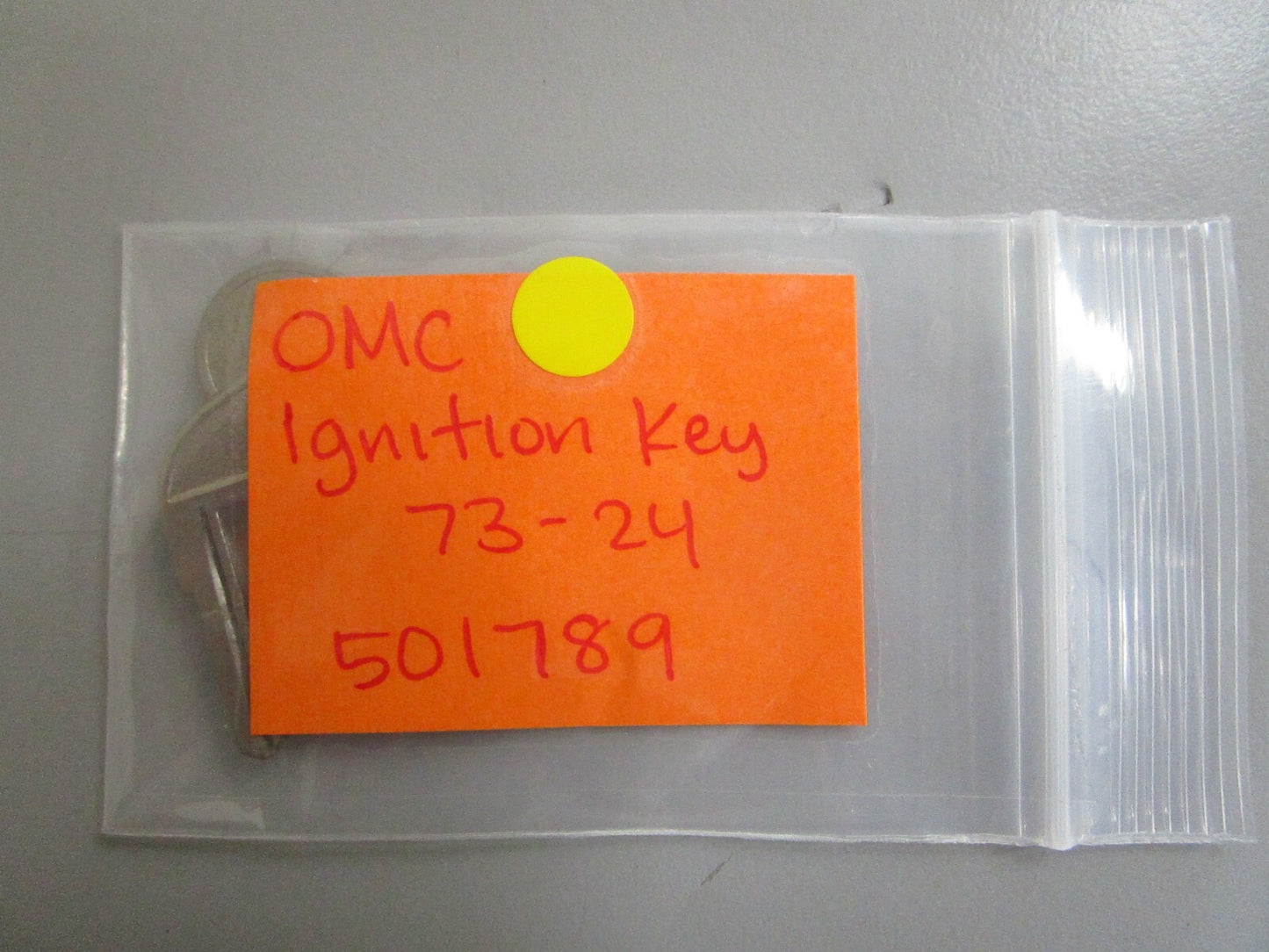 *NEW OEM* 0810 OMC Johnson Evinrude Ignition Key 73-24 501789 0501789