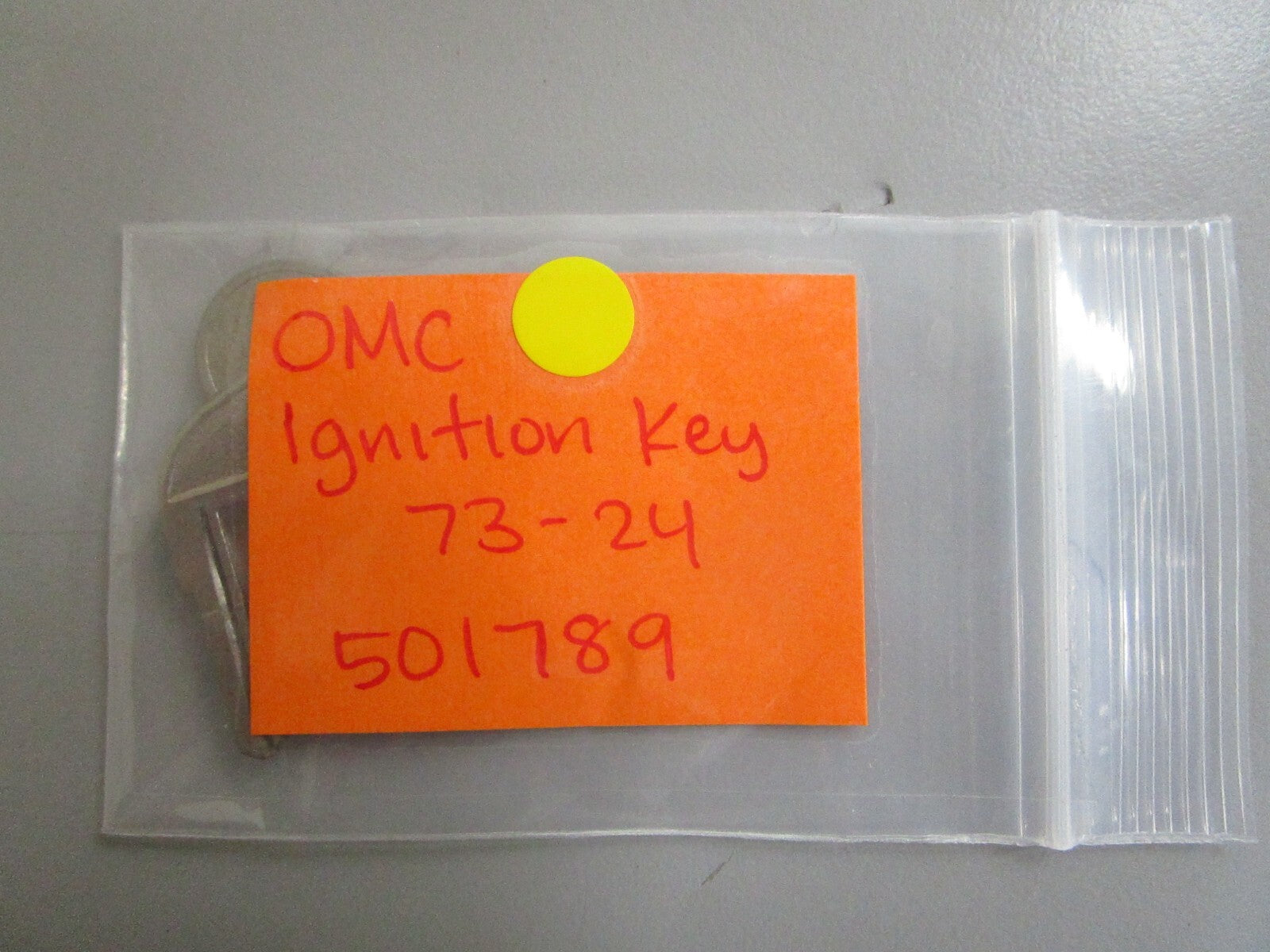 *NEW OEM* 0810 OMC Johnson Evinrude Ignition Key 73-24 501789 0501789