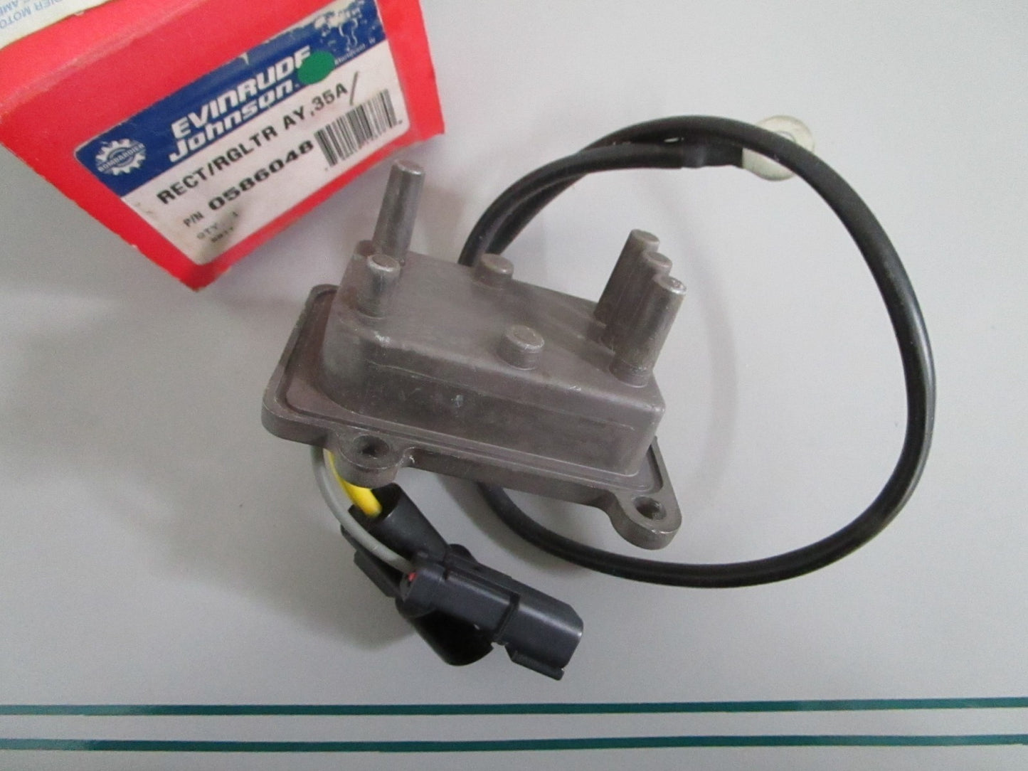 NEW OEM 586048 0586048 OMC Johnson Evinrude 35A Rectifier/Regulator 0820