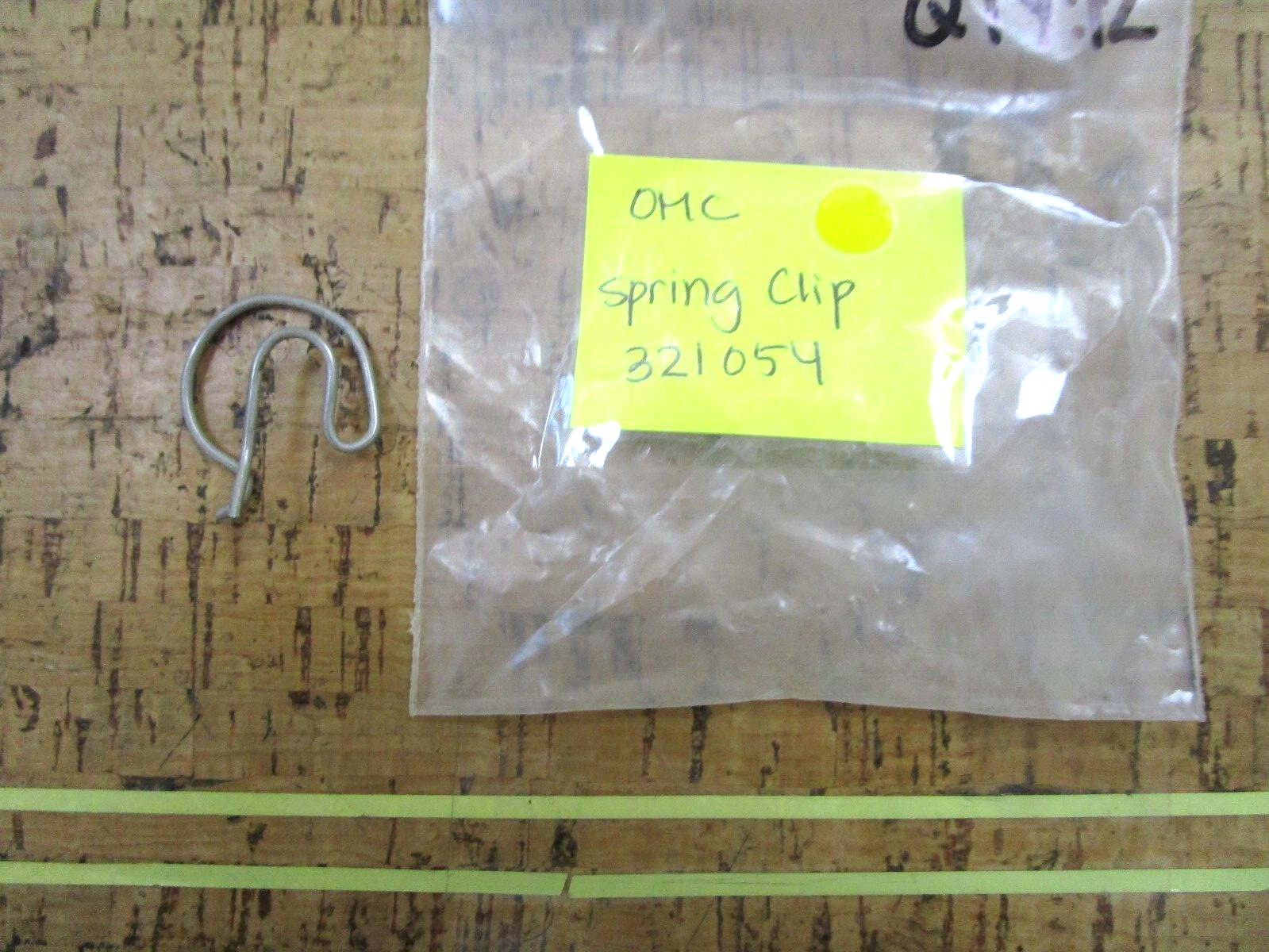 *NEW OEM* 0750 OMC Johnson Evinrude SPRING CLIP 321054 0321054