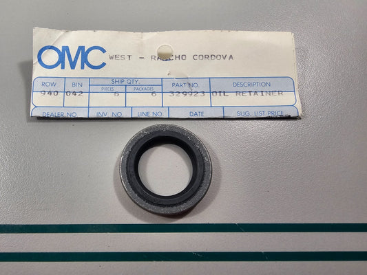 NEW OEM 329923 0329923 OMC Johnson Evinrude Oil Retainer 0810