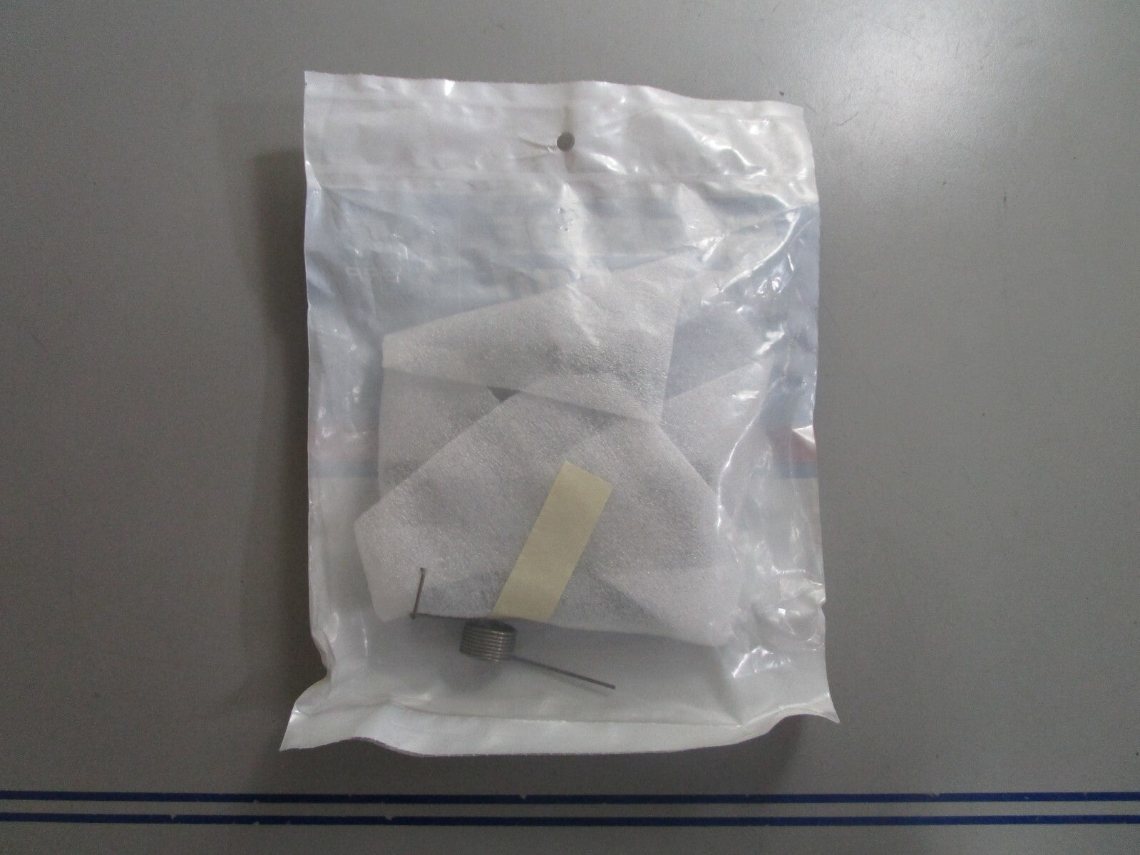 *NEW OEM* 0810 OMC Johnson Evinrude Carry Handle & Spring 394907 0394907