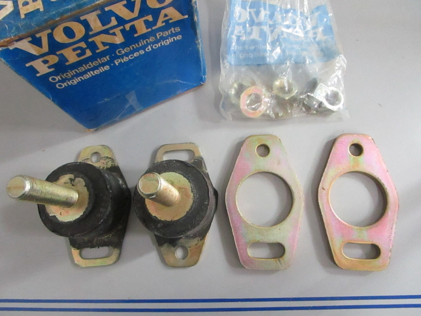 *NEW OEM* 0820 Volvo Penta Rubber Suspension 834353