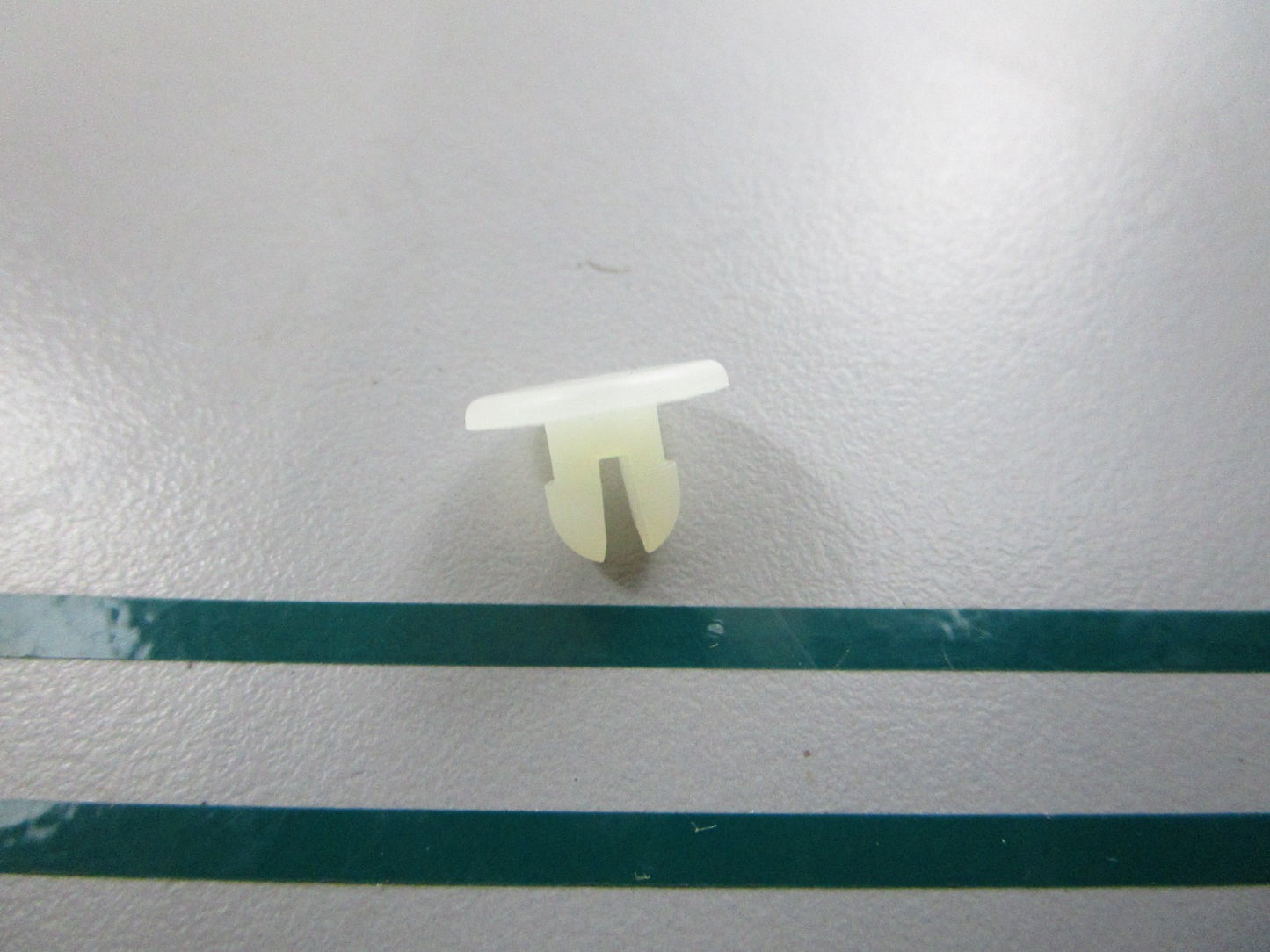 NEW OEM 131362400 Frigidaire Fastener 0810