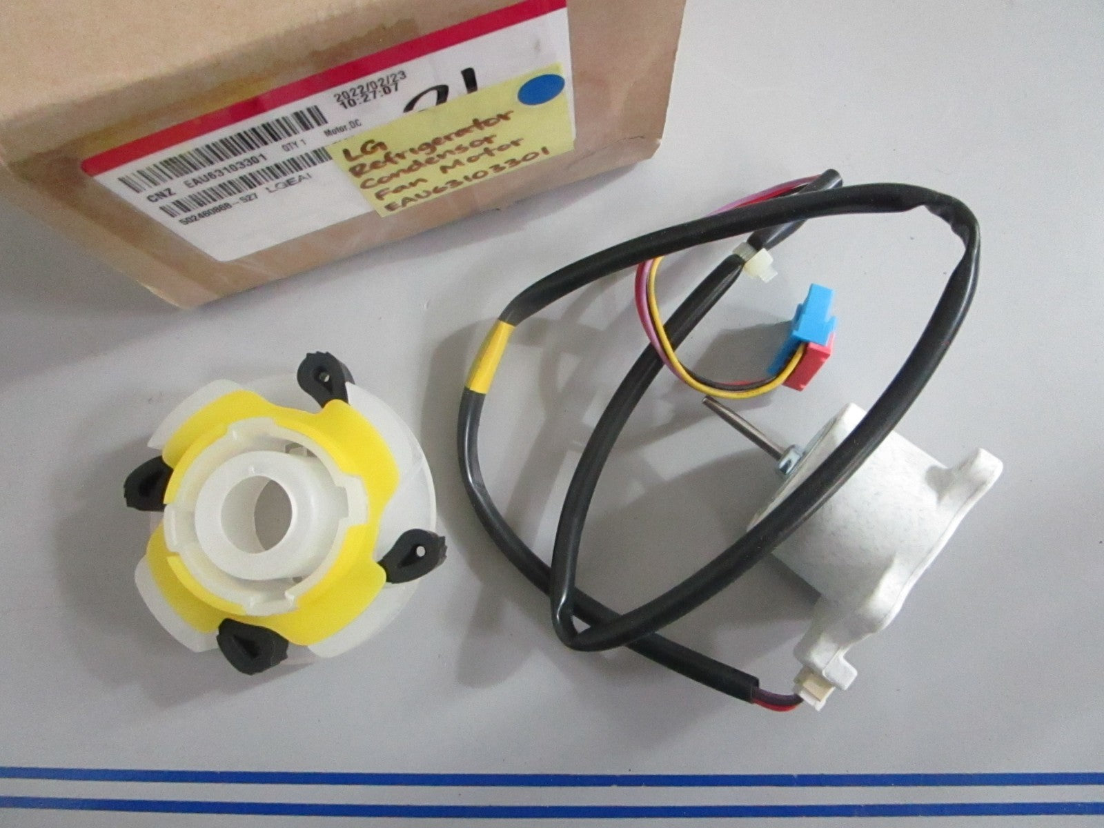*NEW OEM* 0820 LG Refrigerator Condenser Fan Motor EAU63103301