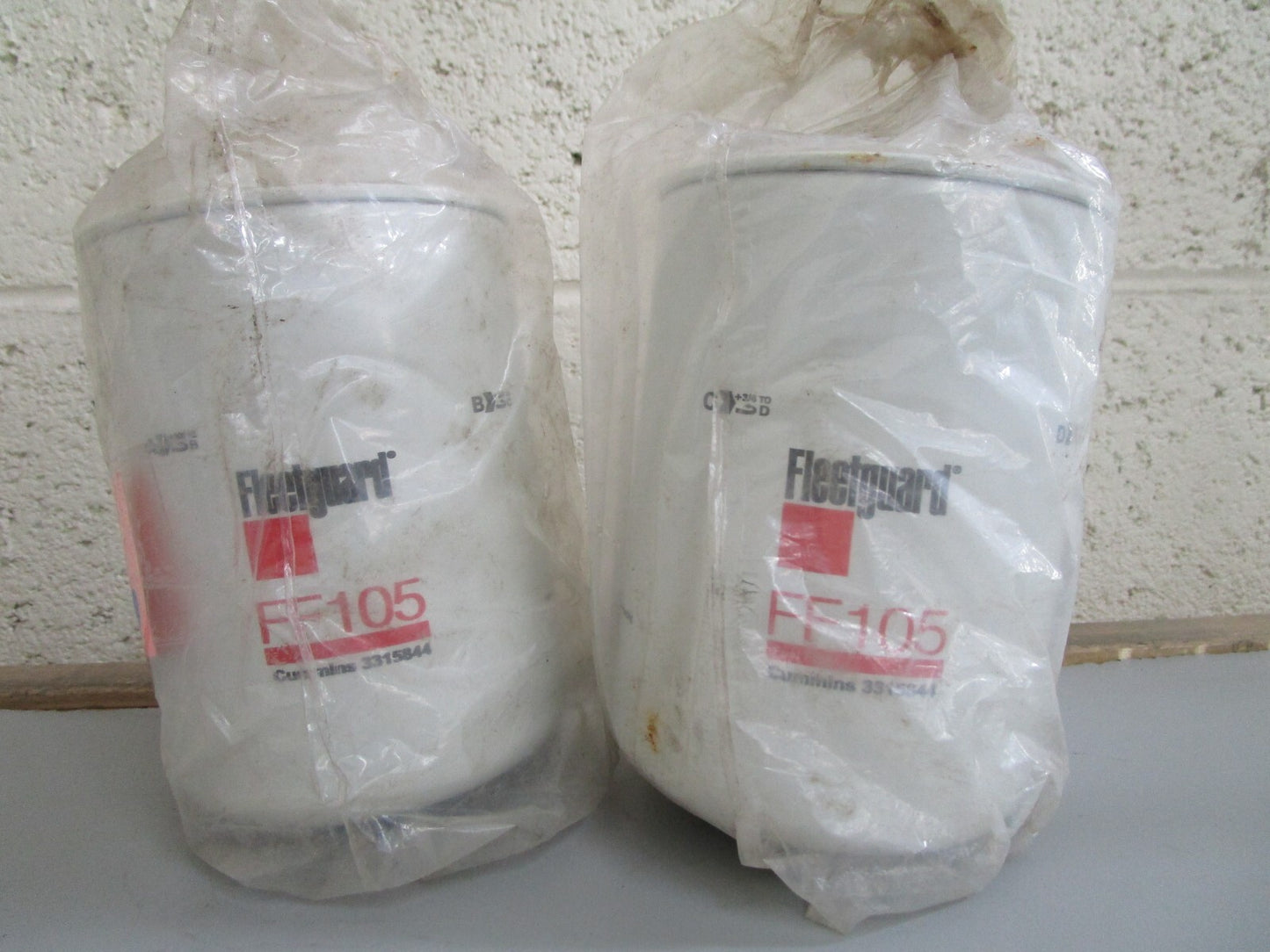*NEW* (LOT OF 2) 0820 Fleetguard Fuel Filter For Cummins 3315844