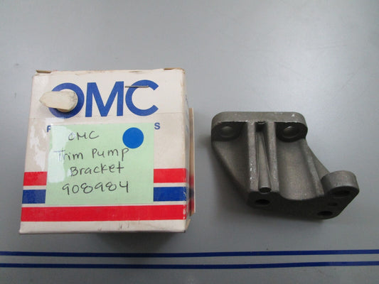 *NEW OEM* 0810 OMC Johnson Evinrude Trim Pump Bracket 908984 0908984