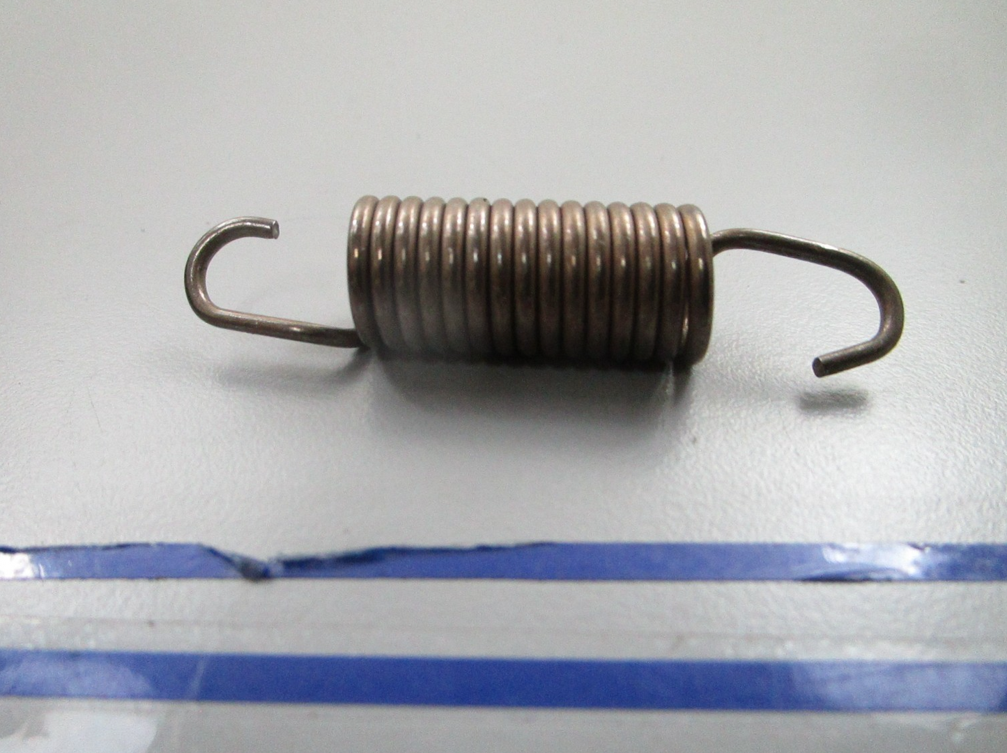 *NEW OEM* 0810 OMC Johnson Evinrude Spring 338489 0338489