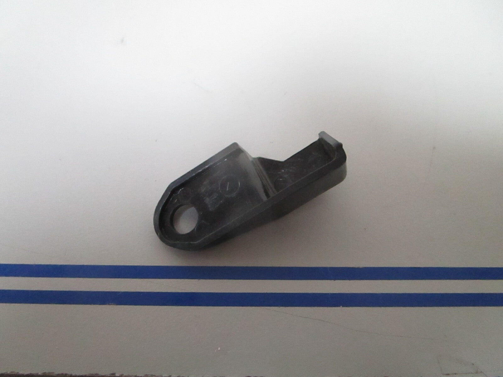 *NEW OEM* 0810 OMC Johnson Evinrude Retainer 909037 0909037