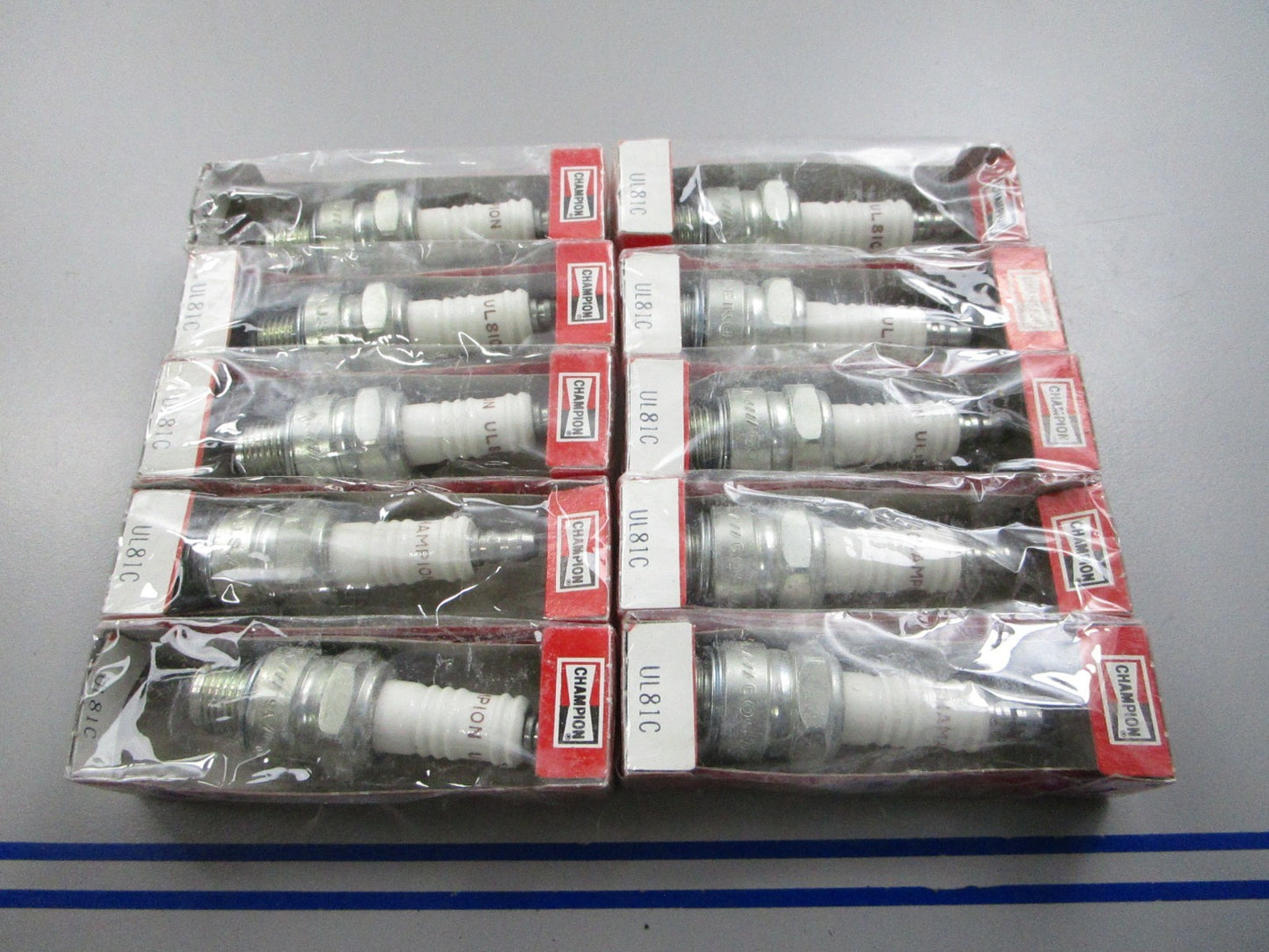 NEW (LOT OF 10) UL81C Champion Spark Plug 0810