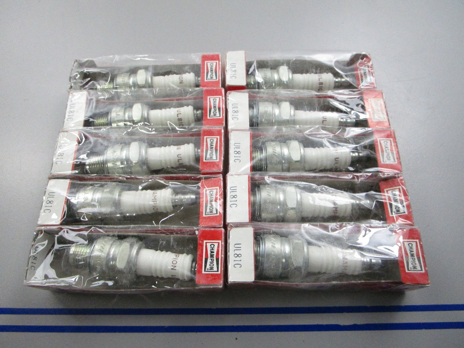 NEW (LOT OF 10) UL81C Champion Spark Plug 0810