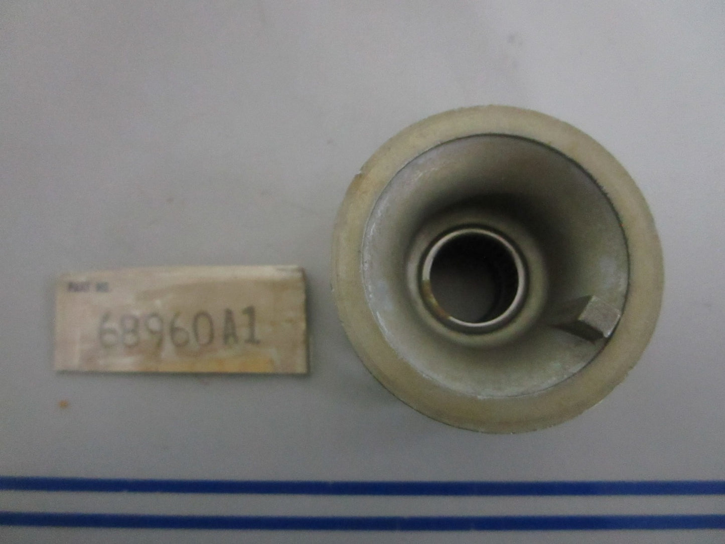 NEW OEM 68960A1 Mercury Quicksilver Bearing Carrier 0820