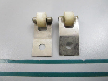 NEW OEM (LOT OF 2) 975211 0975211 OMC Johnson Evinrude Roller Latch 0810