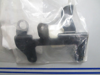 *NEW OEM* 0820 OMC Johnson Evinrude Bracket 354055 0354055