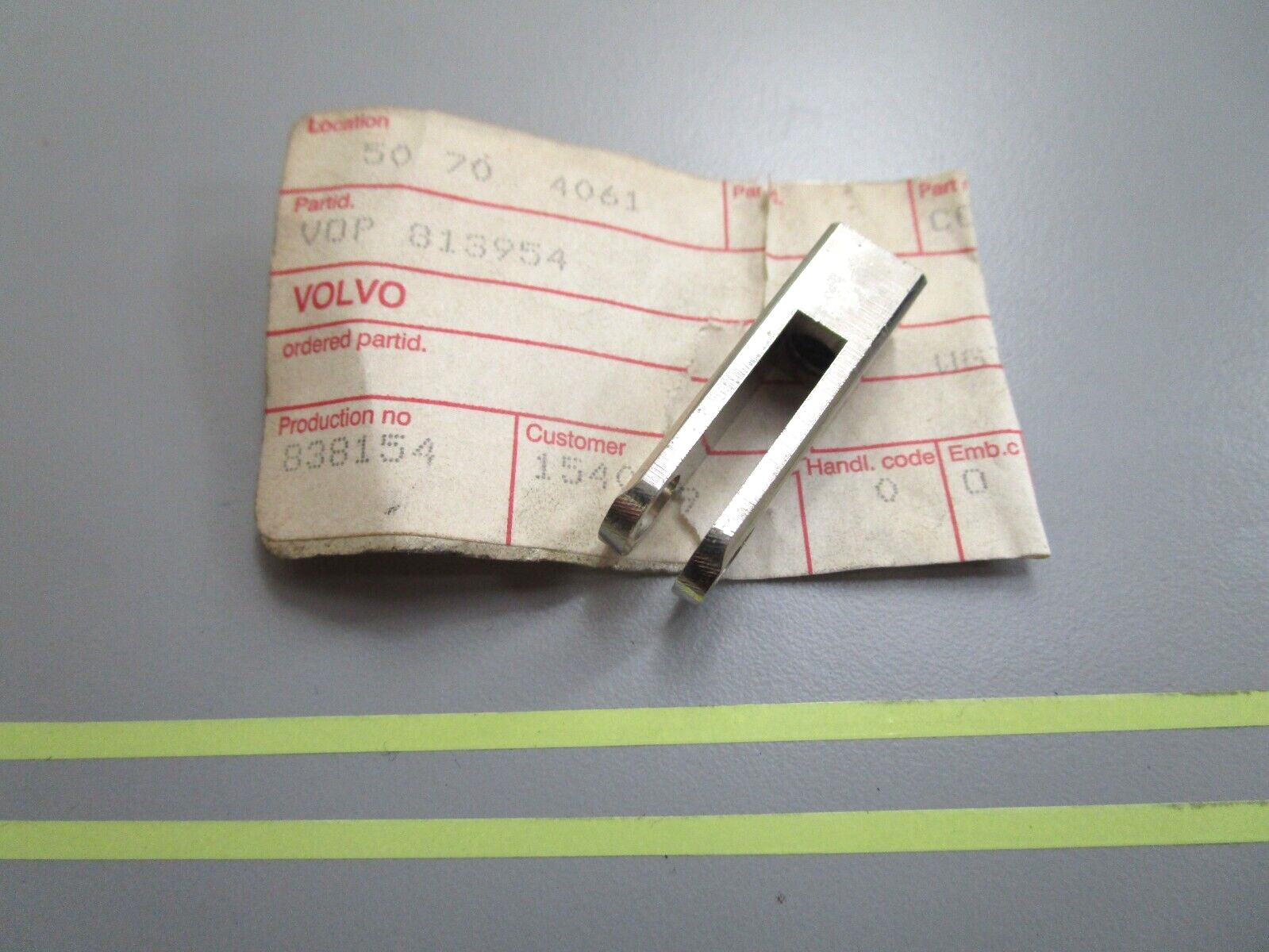 *NEW OEM* 0810 Volvo Penta Control Fork 813954