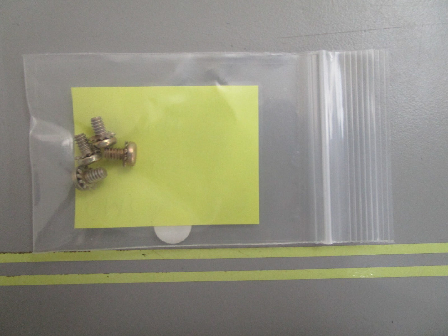 *NEW OEM* (LOT OF 4) 0810 OMC Johnson Evinrude Screw 307191 0307191