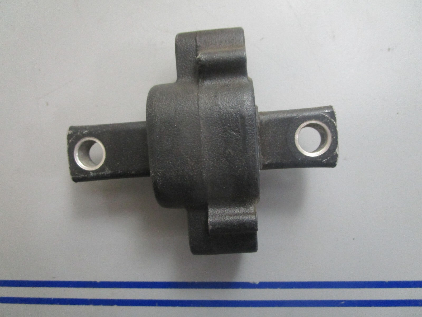 *NEW OEM* 0820 OMC Johnson Evinrude Lower Rubber Mount 388411 0388411