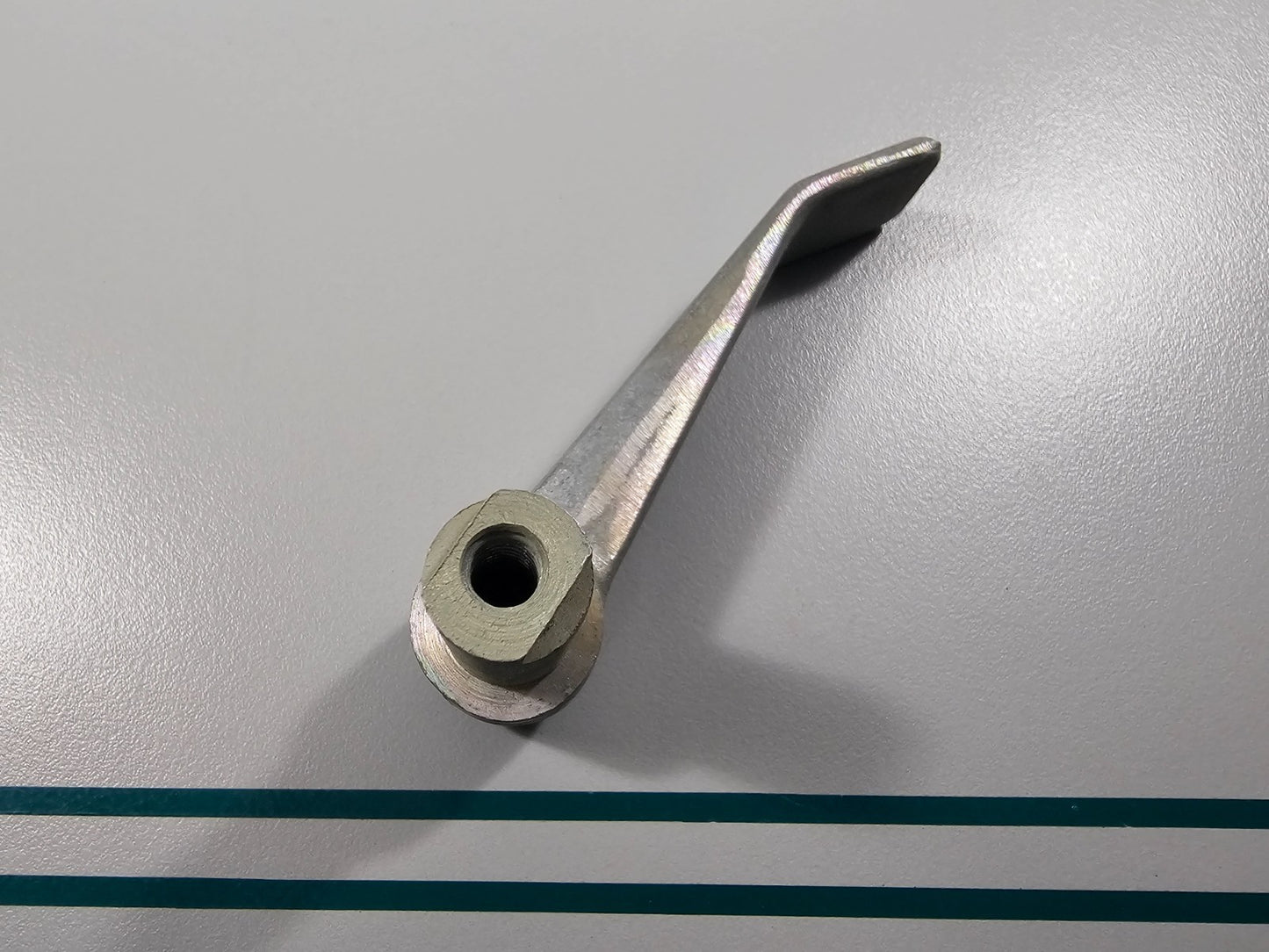 NEW OEM 321318 0321318 OMC Johnson Evinrude Latch Handle 0810