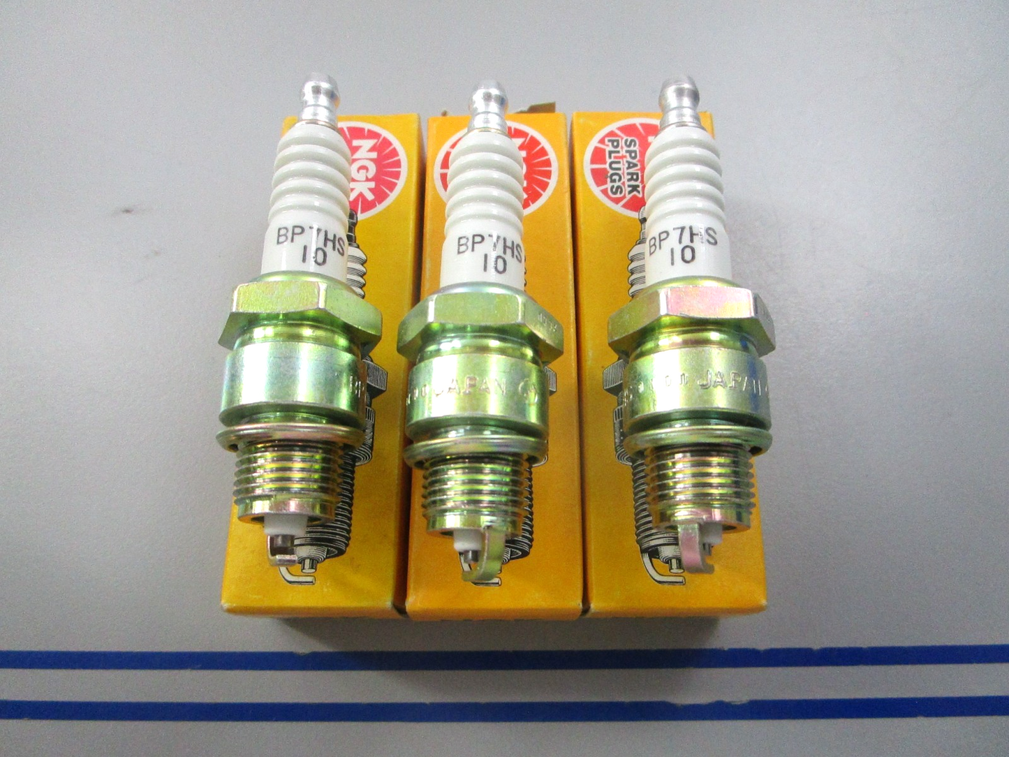 NEW (LOT OF 3) BP7HS-10 NGK Spark Plug 0810