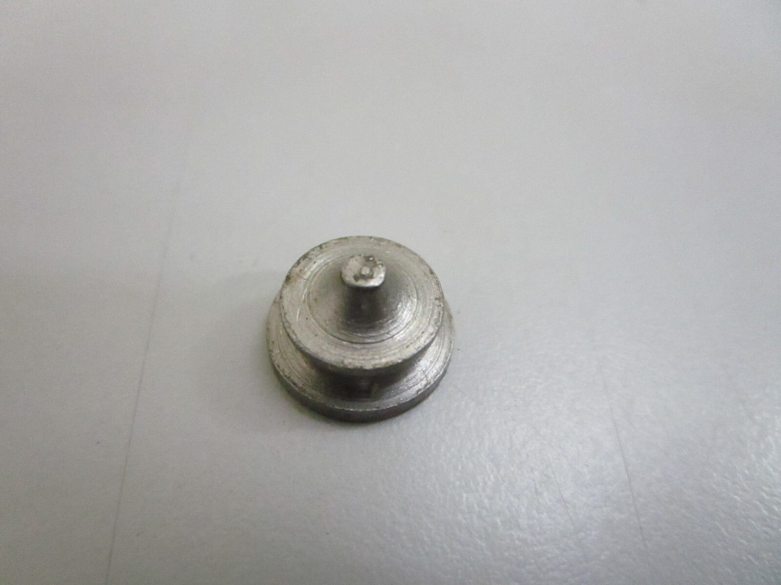 *NEW OEM* 0820 John Deere Aperture R40562