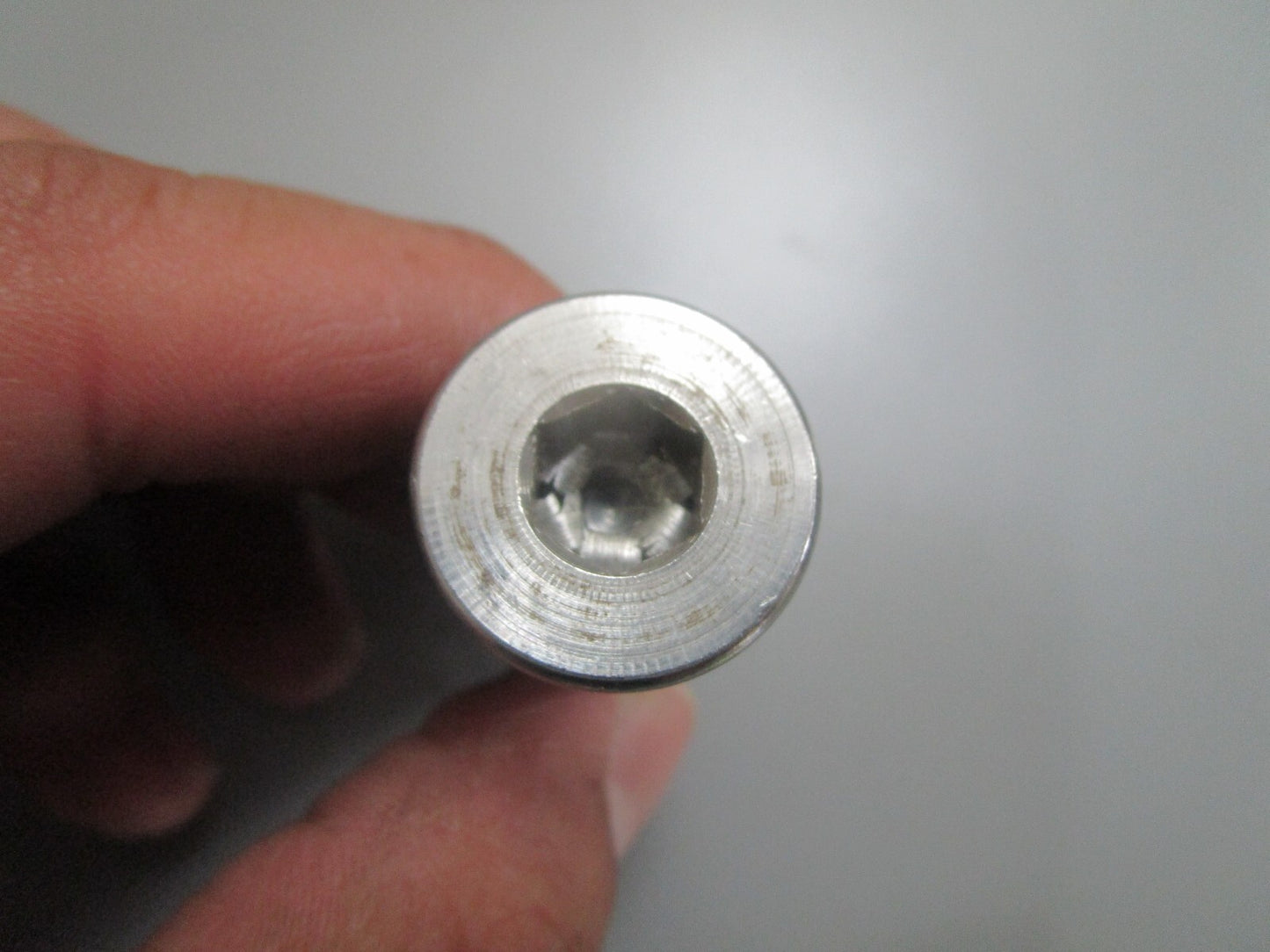 *NEW OEM* 0810 Volvo Penta Shoulder Screw 853308