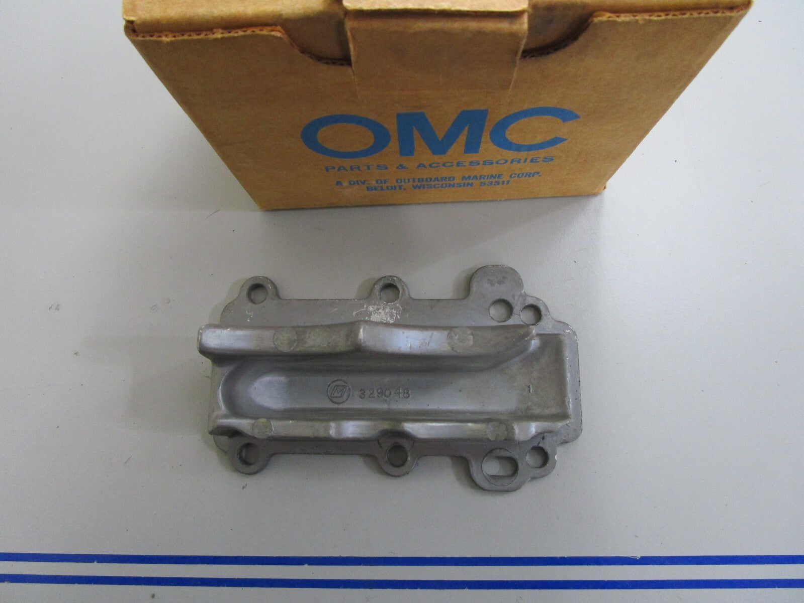 *NEW OEM* 0820 OMC Johnson Evinrude Inner Exhaust Cover 329048 0329048