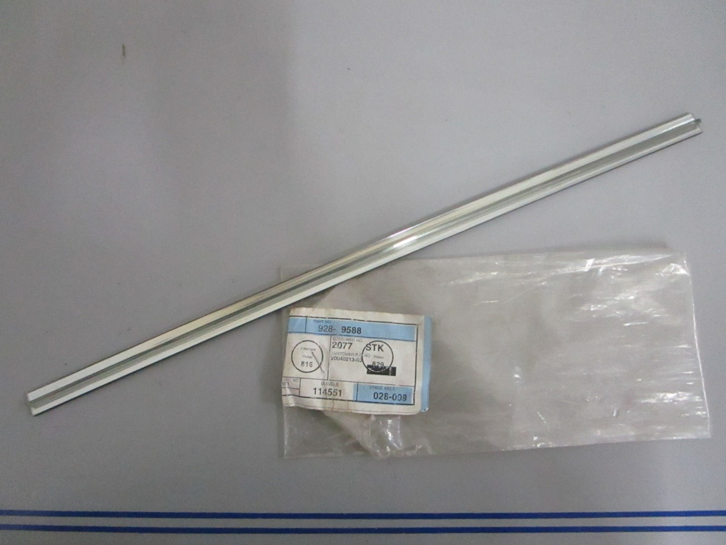 NEW OEM 9289588 Saab Molding Insert 0820