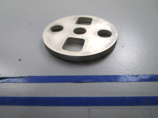 *NEW OEM* 0810 OMC Johnson Evinrude Retaining Plate 338956 0338956