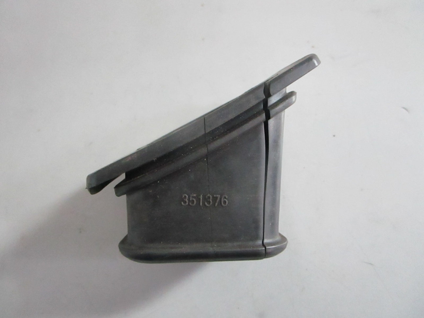 NEW OEM 351376 0351376 OMC Johnson Evinrude Grommet 0820
