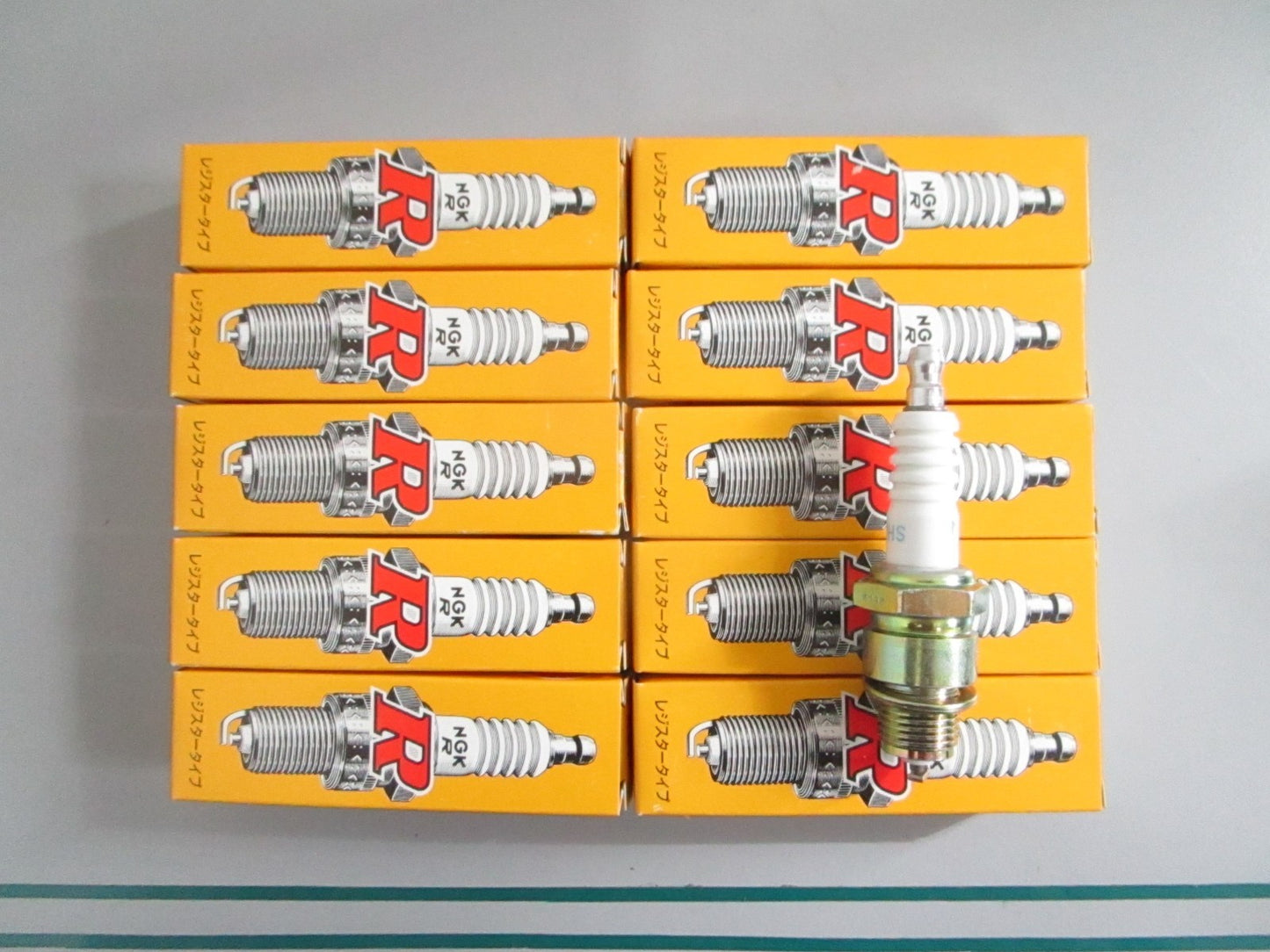 NEW OEM (LOT OF 10) BPR7HS NGK Spark Plug 0820