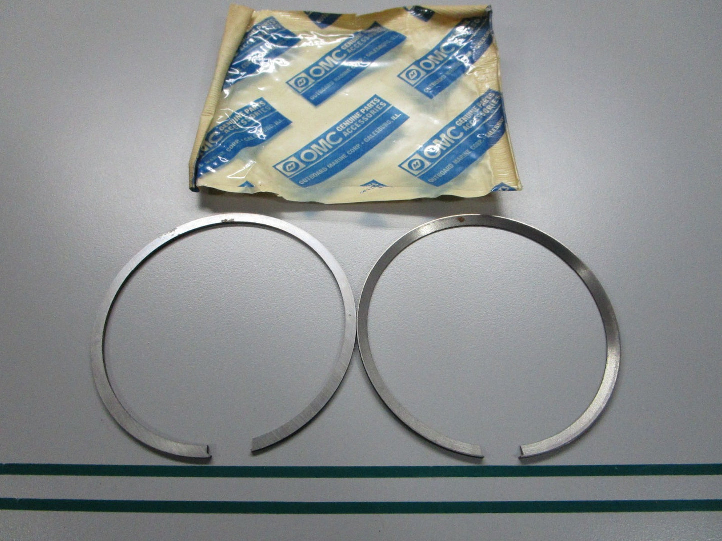 NEW OEM 384317 0384317 OMC Johnson Evinrude 2 Ring Set 0810