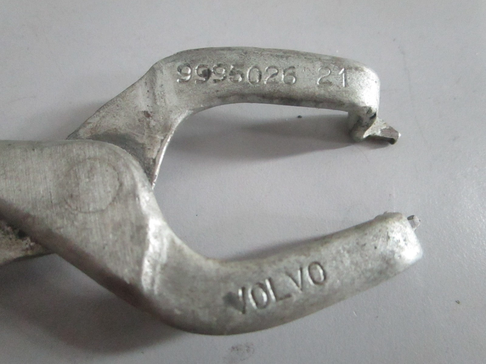 NEW OEM 9995026 Volvo Penta Pliers 0820