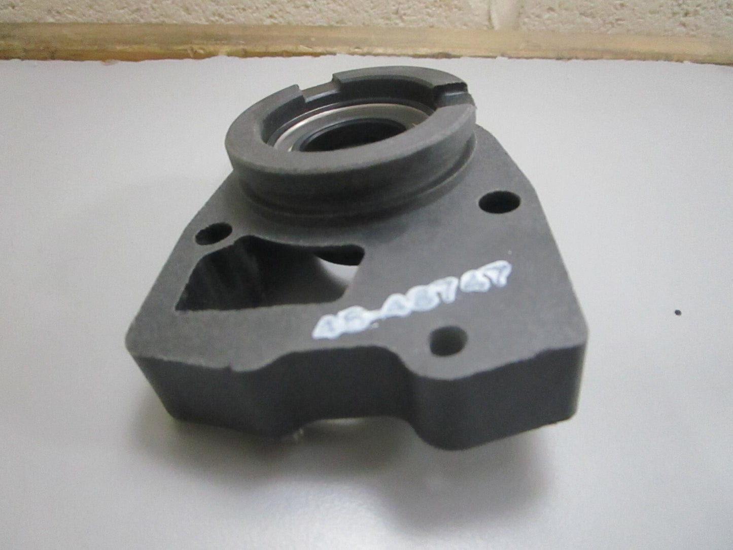 *NEW OEM* 0820 Mercury Quicksilver Water Pump Base 46-48747A 1