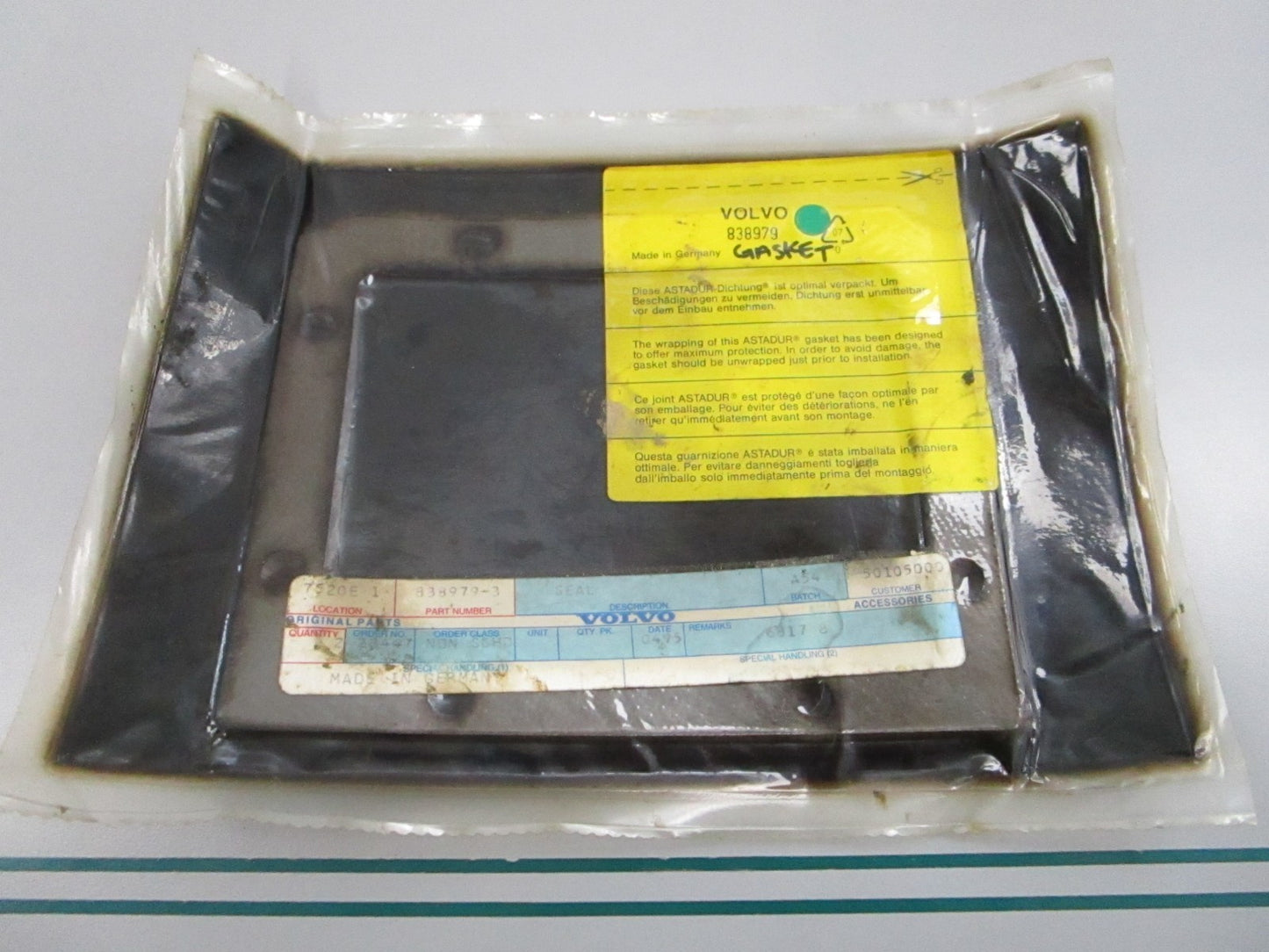 NEW OEM 838979 Volvo Penta Gasket 0810
