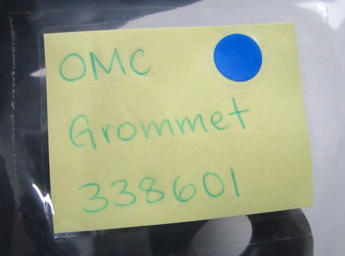 *NEW OEM* 0810 OMC Johnson Evinrude Grommet 338601 0338601