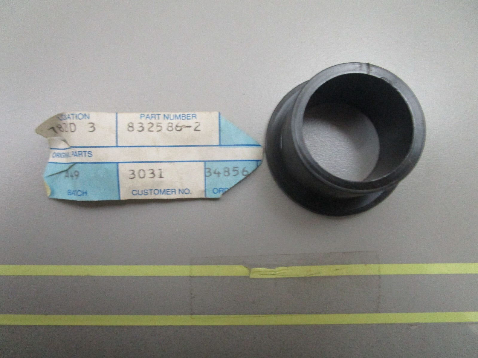 *NEW OEM* 0810 Volvo Penta Bushing 832586