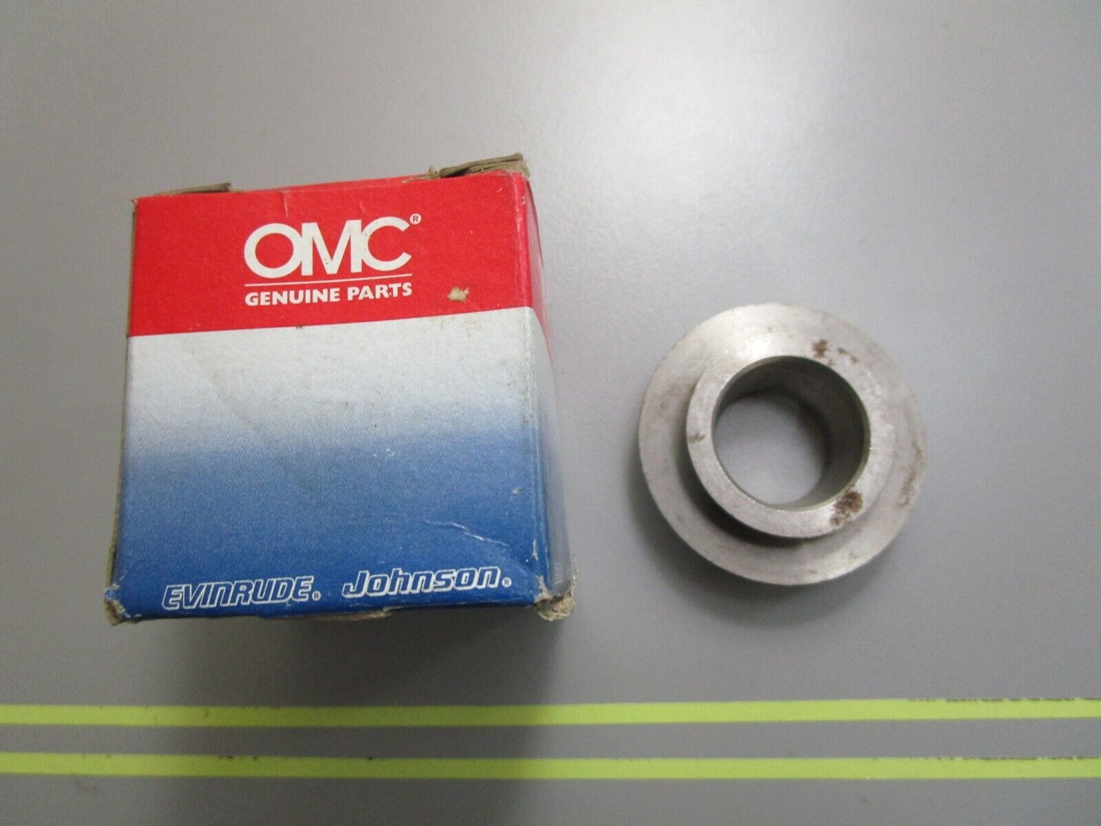 *NEW OEM* 0810 OMC Johnson Evinrude Thrust Bushing 335420 0335420