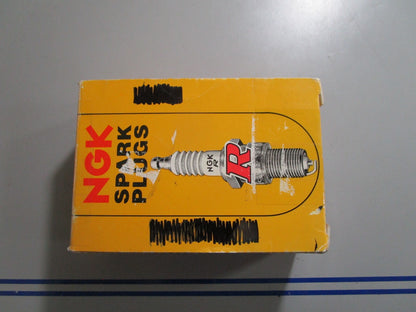 *NEW* (LOT OF 10) 0810 NGK Spark Plug BPR7HS