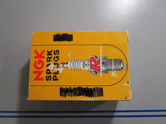 *NEW* (LOT OF 10) 0810 NGK Spark Plug BPR7HS