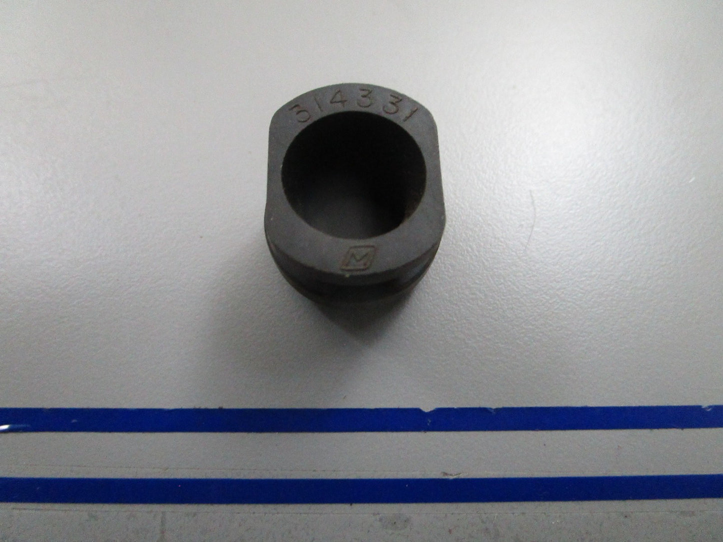 *NEW OEM* 0810 OMC Johnson Evinrude Grommet 314331 0314331